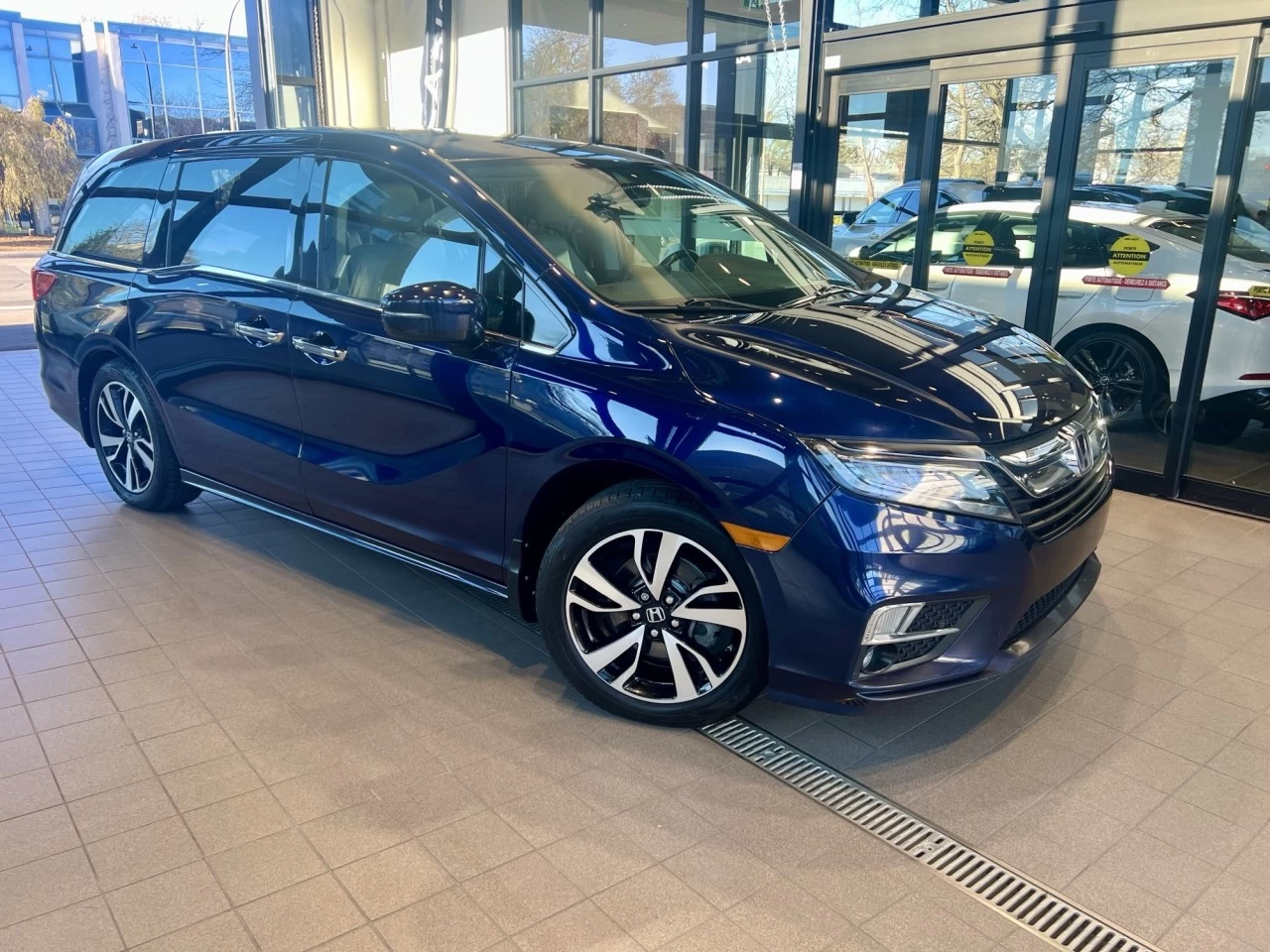 2018 Honda Odyssey Touring https://www.acuramontrealcentre.com/resize/b990ff35b810a3abc0cc817b2ca24889-1