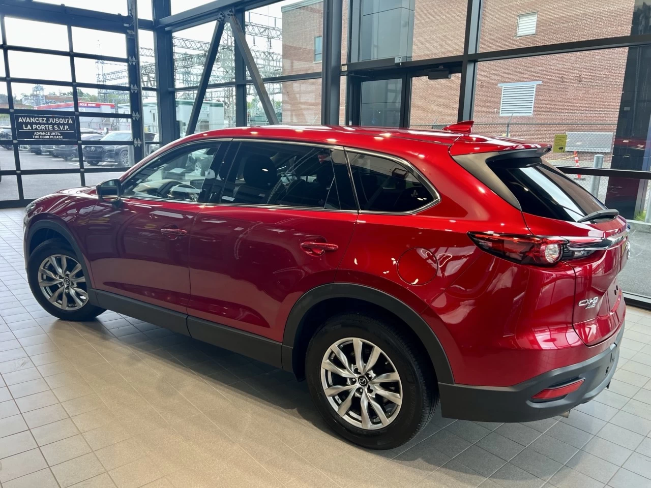 2018 Mazda CX-9 GS-L https://www.acuramontrealcentre.com/resize/b990ff35b810a3abc0cc817b2ca24889-1