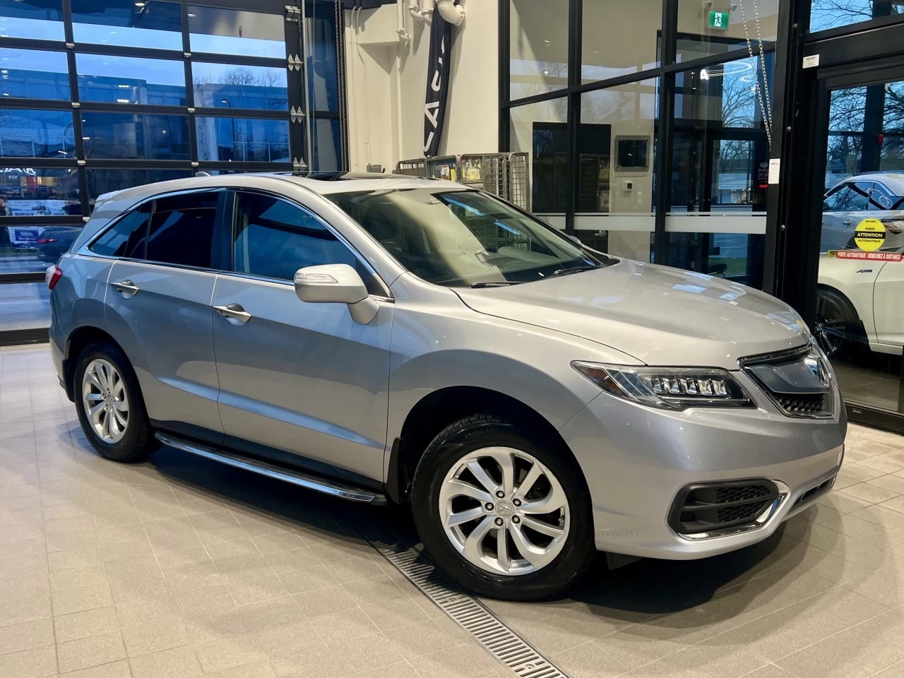 2017 Acura RDX Tech Pkg https://www.acuramontrealcentre.com/resize/b990ff35b810a3abc0cc817b2ca24889-1