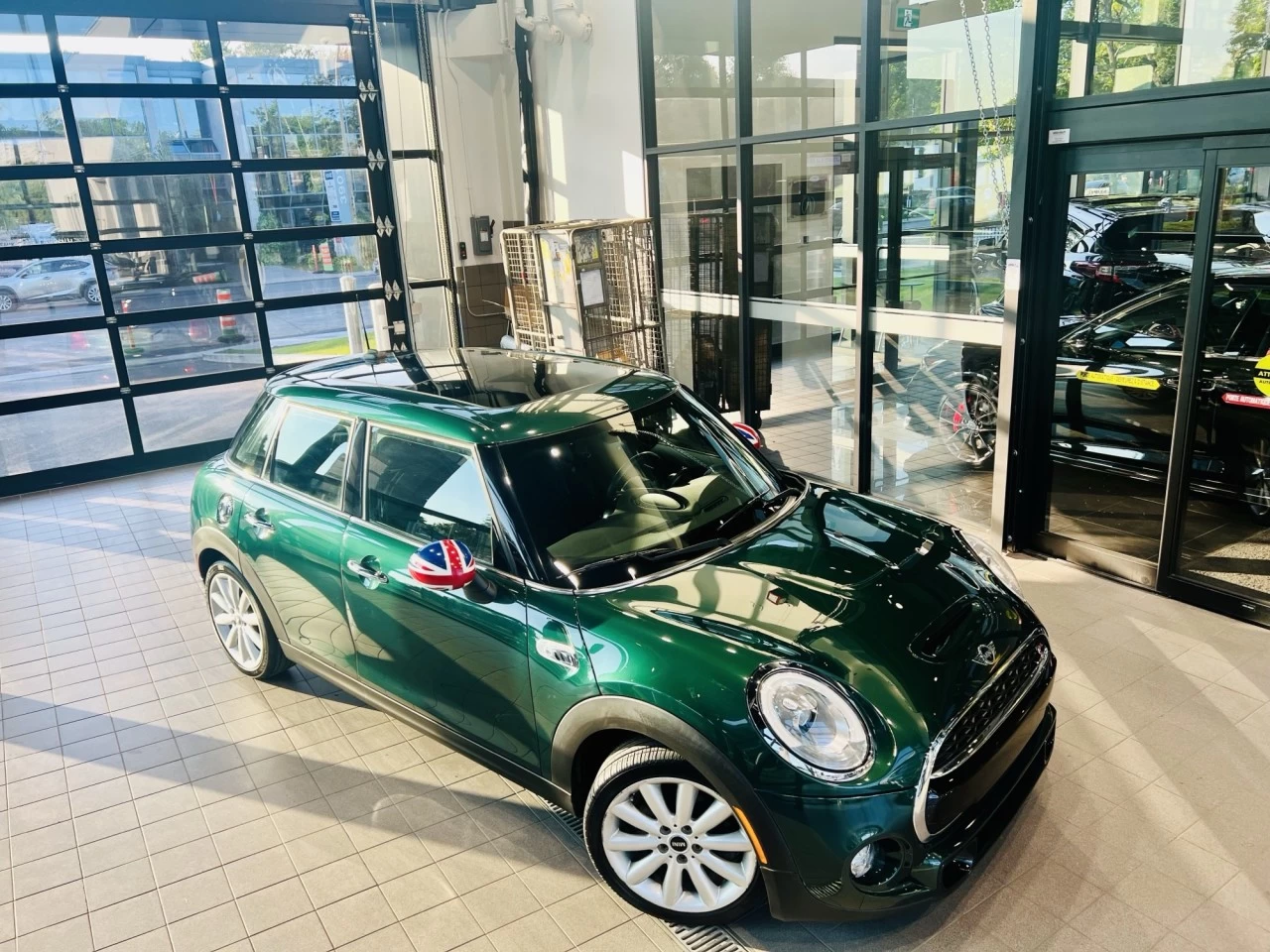 2017 Mini Cooper S - British Racing Green https://www.acuramontrealcentre.com/resize/b990ff35b810a3abc0cc817b2ca24889-1