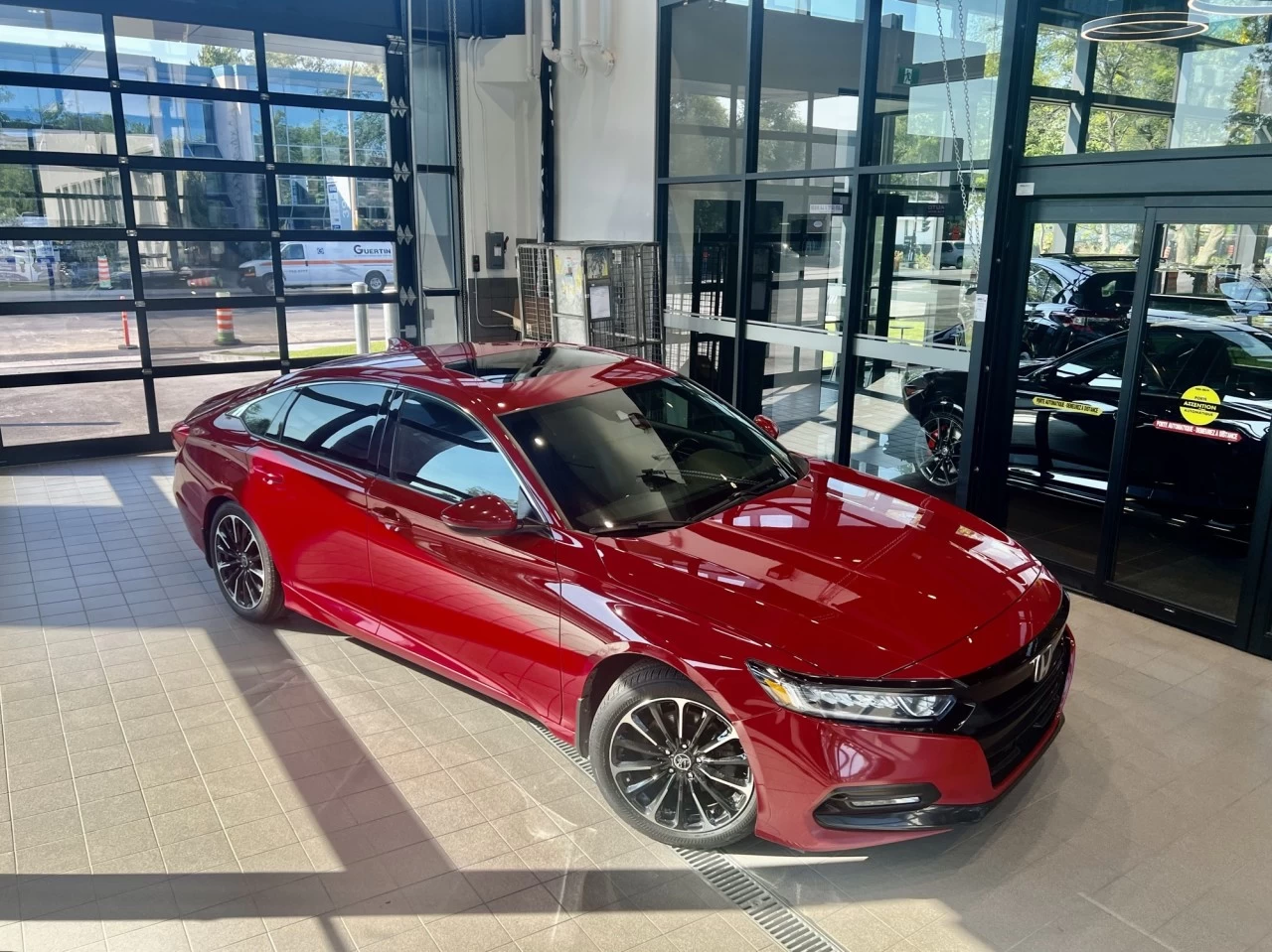 2018 Honda Accord Sport https://www.acuramontrealcentre.com/resize/b990ff35b810a3abc0cc817b2ca24889-1