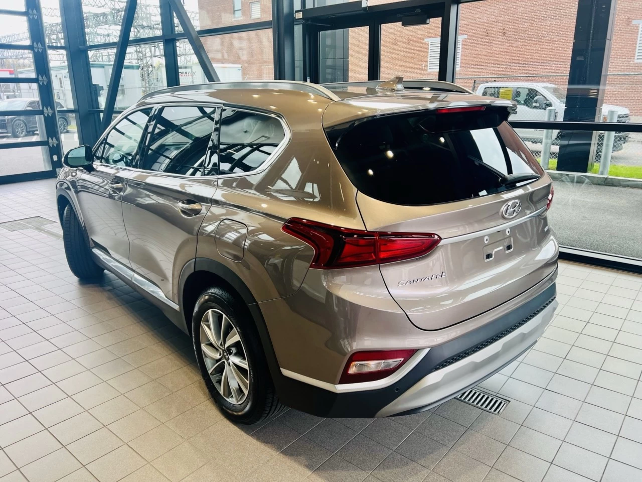 2020 Hyundai Santa Fe Preferred https://www.acuramontrealcentre.com/resize/b990ff35b810a3abc0cc817b2ca24889-1