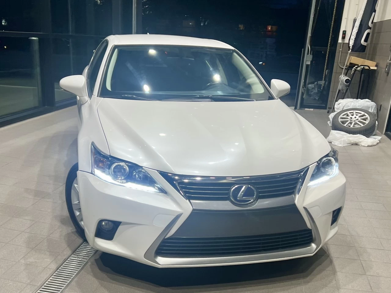 2017 Lexus CT200h FWD 4dr Hybrid https://www.acuramontrealcentre.com/resize/b990ff35b810a3abc0cc817b2ca24889-1