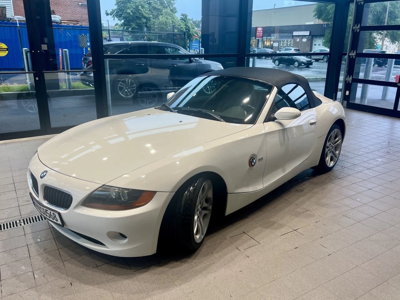 2003 BMW Z4 2.5i https://www.acuramontrealcentre.com/resize/b990ff35b810a3abc0cc817b2ca24889-1