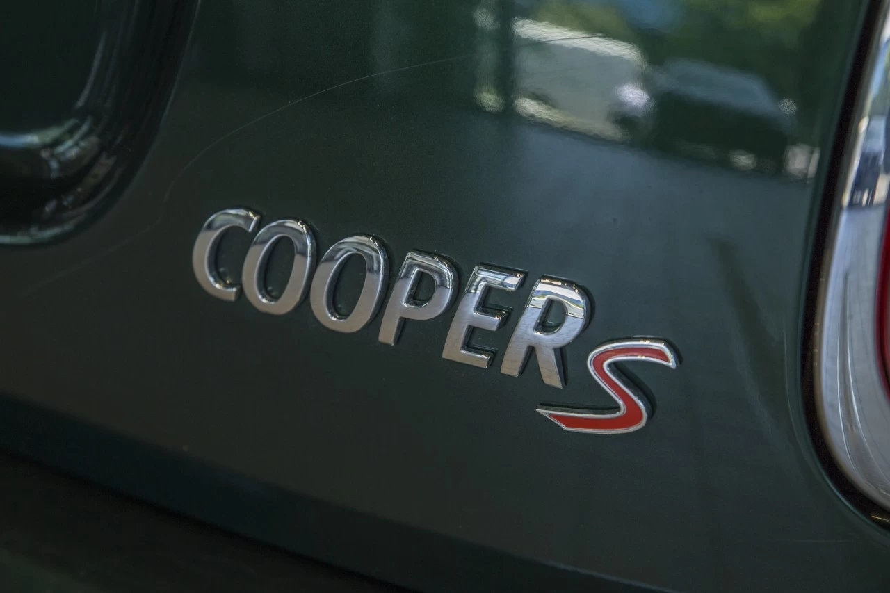 2017 Mini Cooper S https://www.acuramontrealcentre.com/resize/b990ff35b810a3abc0cc817b2ca24889-1