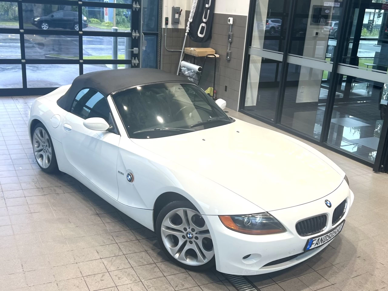 2003 BMW Z4 2.5i https://www.acuramontrealcentre.com/resize/b990ff35b810a3abc0cc817b2ca24889-1