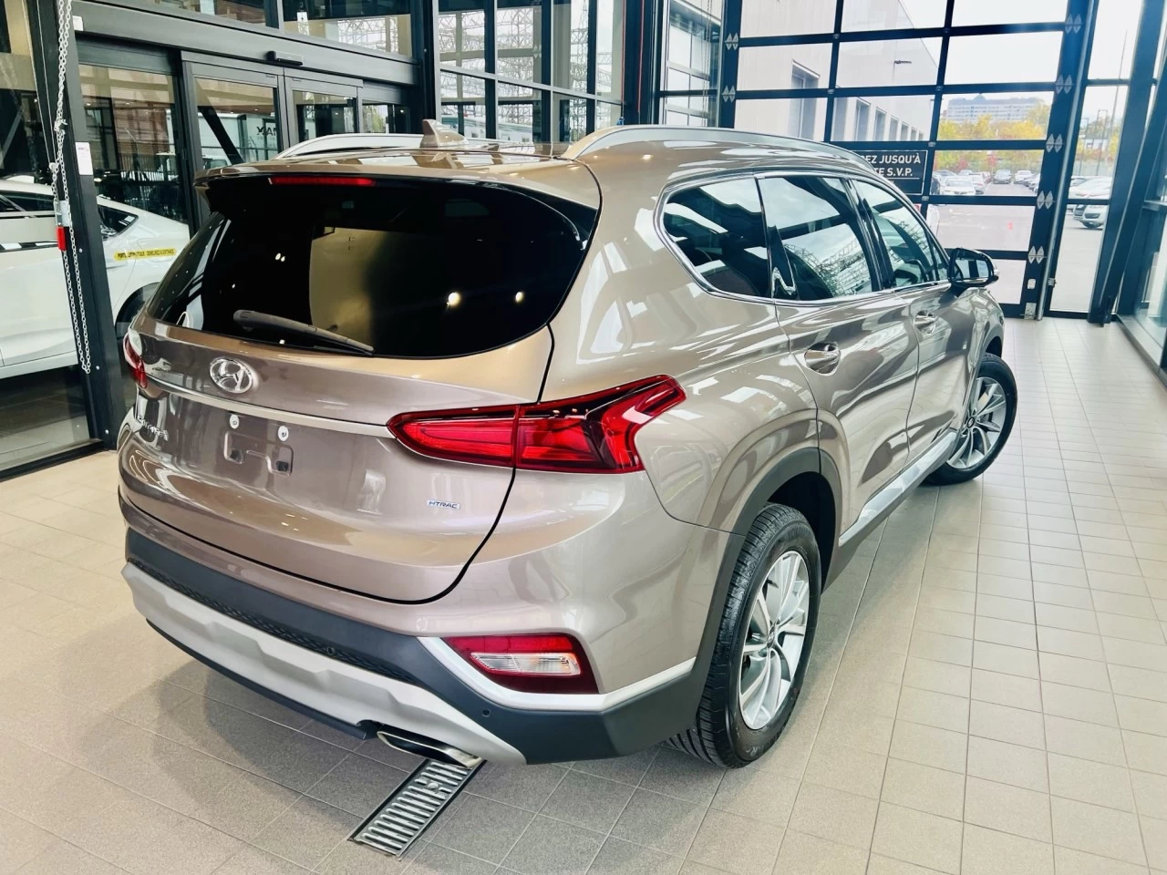 2020 Hyundai Santa Fe Preferred https://www.acuramontrealcentre.com/resize/b990ff35b810a3abc0cc817b2ca24889-1