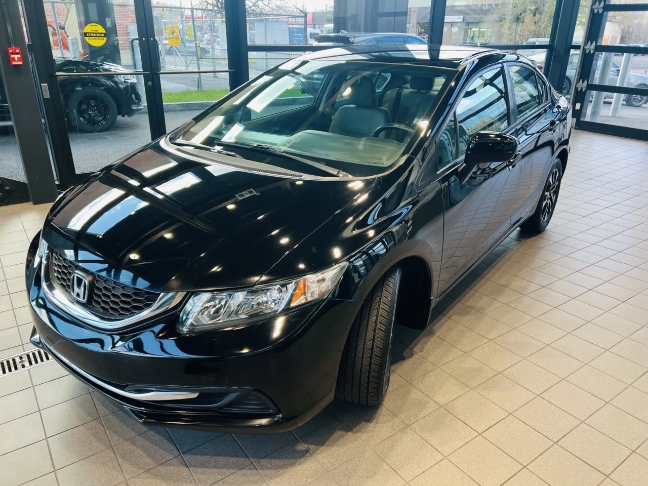 2015 Honda Civic Automatique - A/C https://www.acuramontrealcentre.com/resize/b990ff35b810a3abc0cc817b2ca24889-1