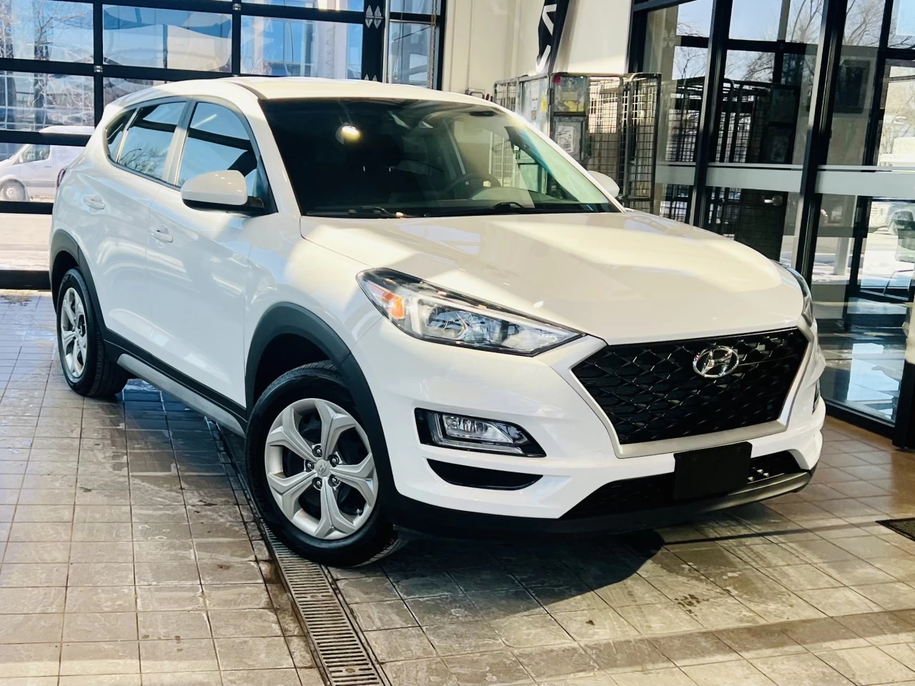 2021 Hyundai Tucson  https://www.acuramontrealcentre.com/resize/b990ff35b810a3abc0cc817b2ca24889-1