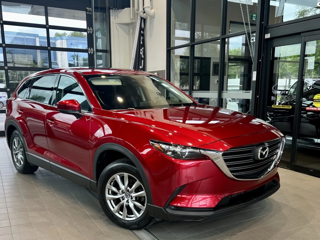 2018 Mazda CX-9 GS-L https://www.acuramontrealcentre.com/resize/b990ff35b810a3abc0cc817b2ca24889-1