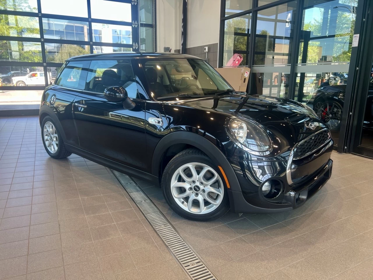 2019 Mini Cooper Cooper S https://www.acuramontrealcentre.com/resize/b990ff35b810a3abc0cc817b2ca24889-1