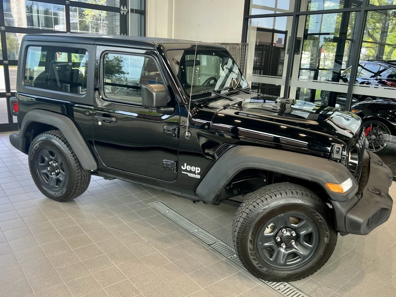 2020 Jeep Wrangler Sport https://www.acuramontrealcentre.com/resize/b990ff35b810a3abc0cc817b2ca24889-1