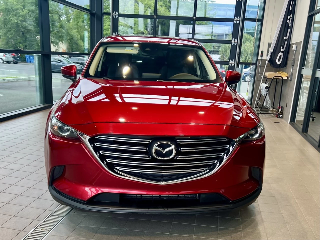 2018 Mazda CX-9 GS-L https://www.acuramontrealcentre.com/resize/b990ff35b810a3abc0cc817b2ca24889-1