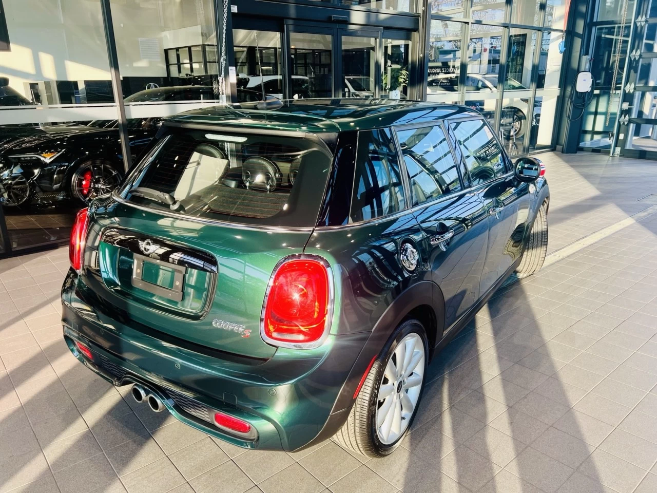 2017 Mini Cooper S - British Racing Green https://www.acuramontrealcentre.com/resize/b990ff35b810a3abc0cc817b2ca24889-1