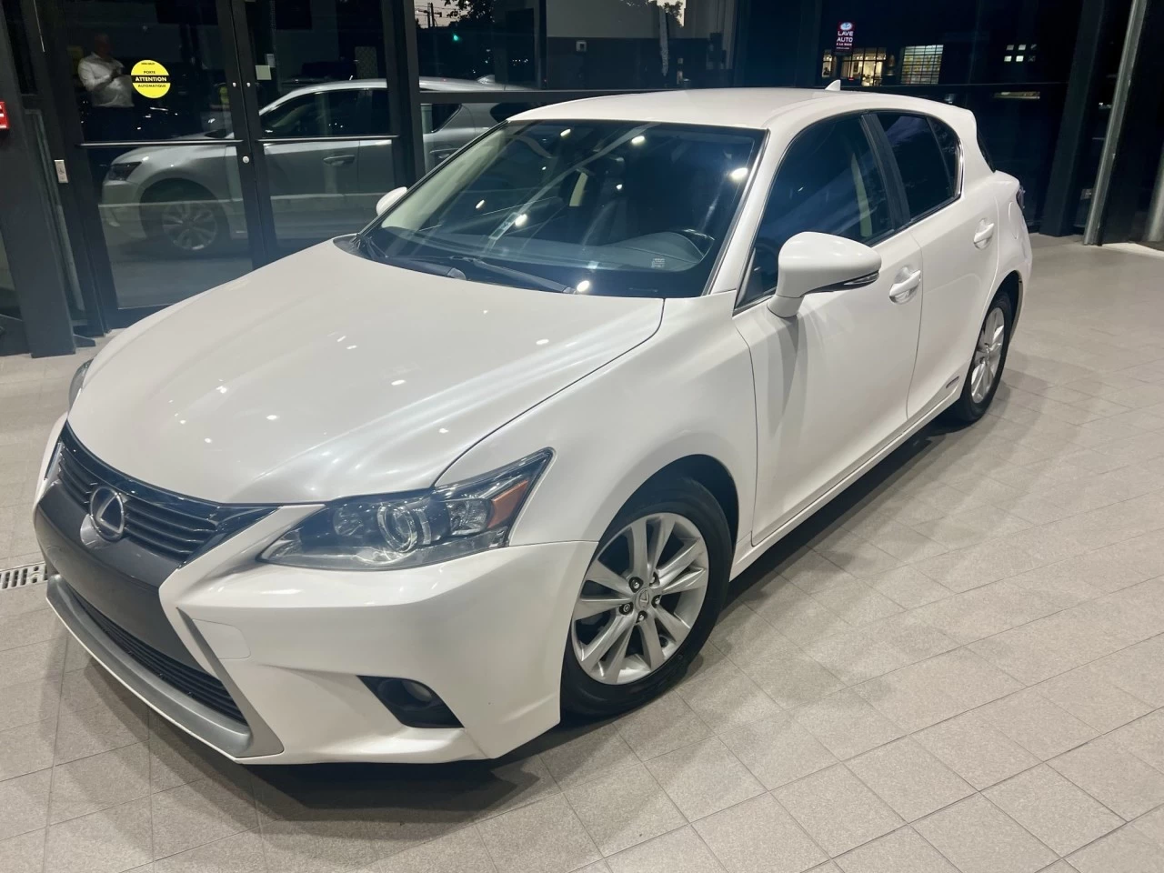 2017 Lexus CT200h FWD 4dr Hybrid https://www.acuramontrealcentre.com/resize/b990ff35b810a3abc0cc817b2ca24889-1