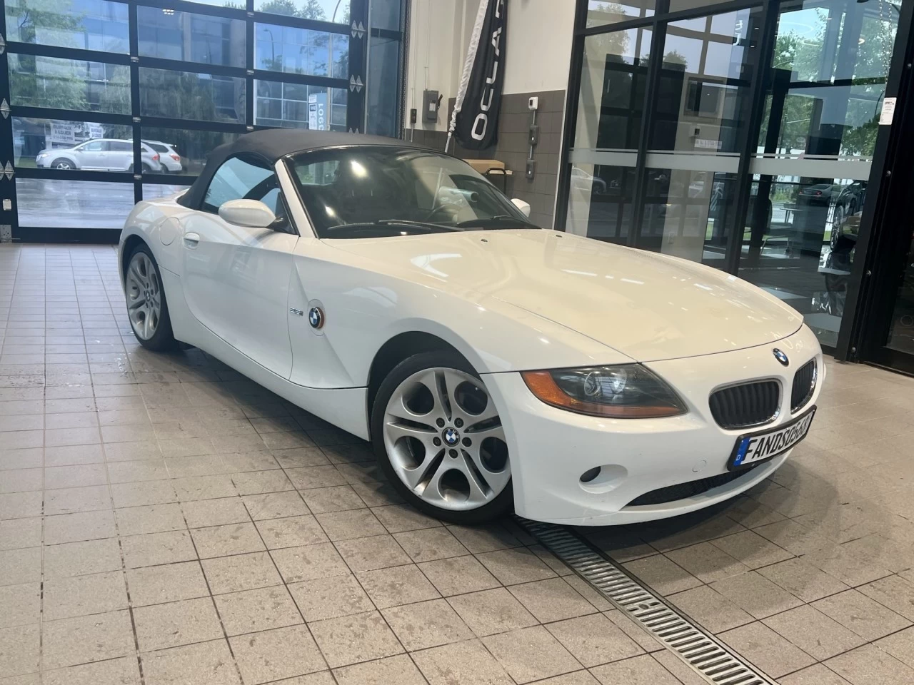 2003 BMW Z4 2.5i https://www.acuramontrealcentre.com/resize/b990ff35b810a3abc0cc817b2ca24889-1