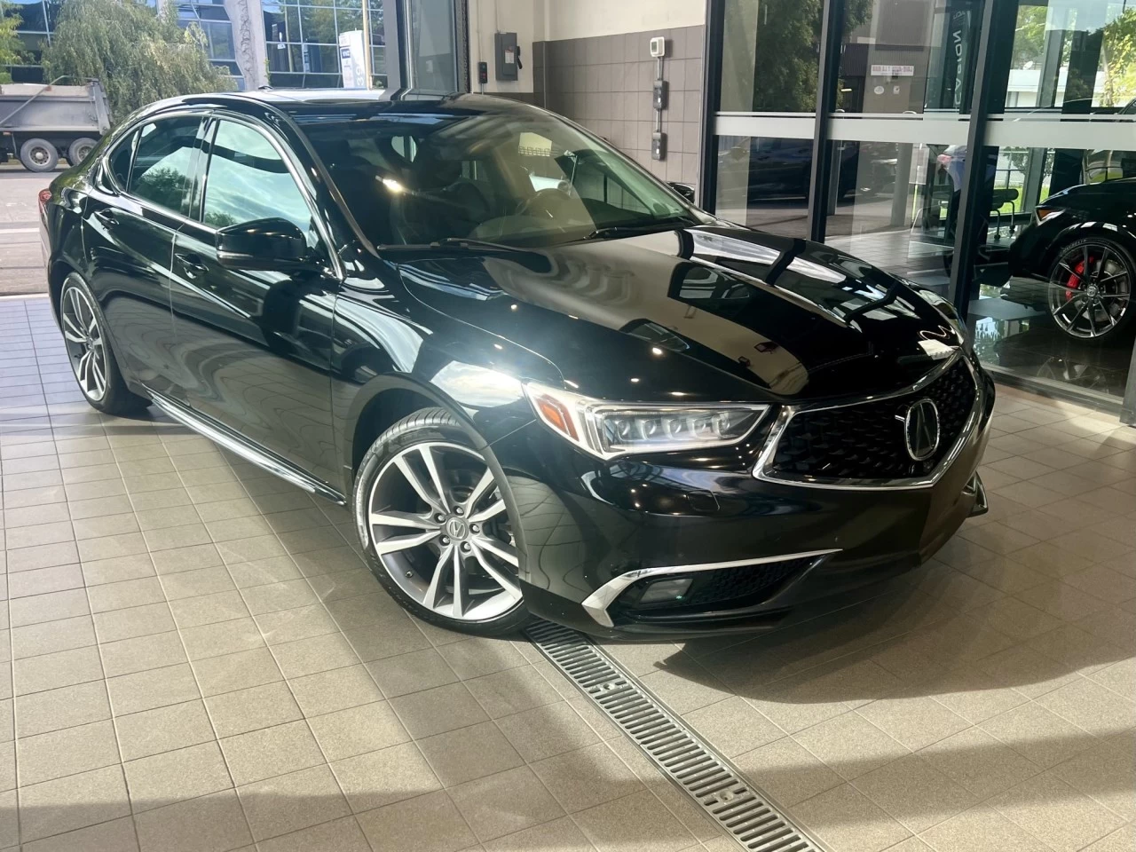 2019 Acura TLX Elite https://www.acuramontrealcentre.com/resize/b990ff35b810a3abc0cc817b2ca24889-1