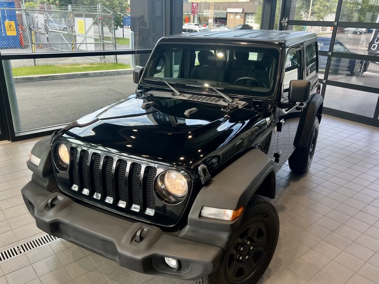 2020 Jeep Wrangler Sport https://www.acuramontrealcentre.com/resize/b990ff35b810a3abc0cc817b2ca24889-1