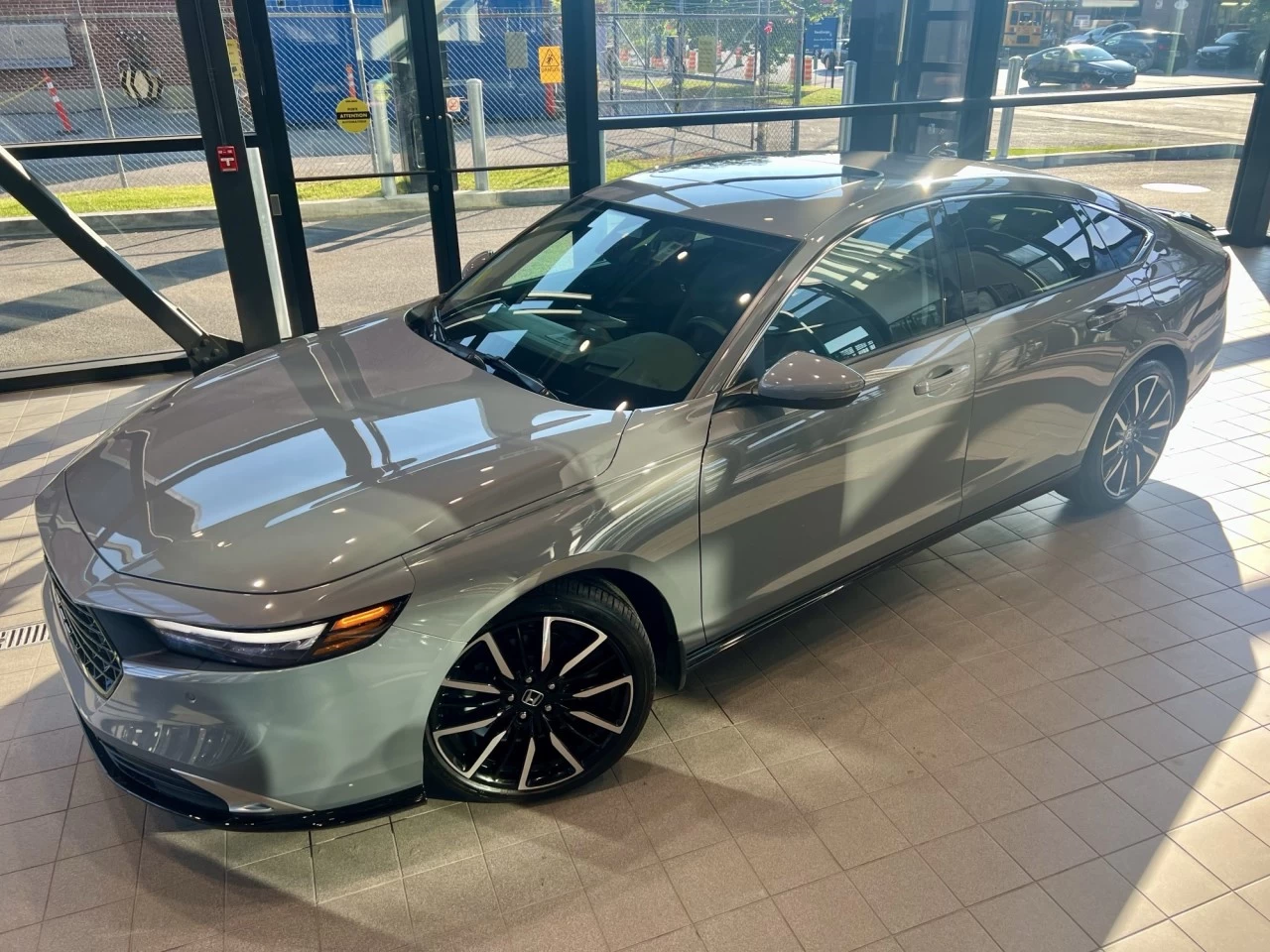 2023 Honda Accord Touring https://www.acuramontrealcentre.com/resize/b990ff35b810a3abc0cc817b2ca24889-1