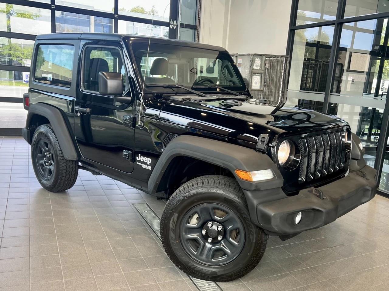 2020 Jeep Wrangler Sport https://www.acuramontrealcentre.com/resize/b990ff35b810a3abc0cc817b2ca24889-1