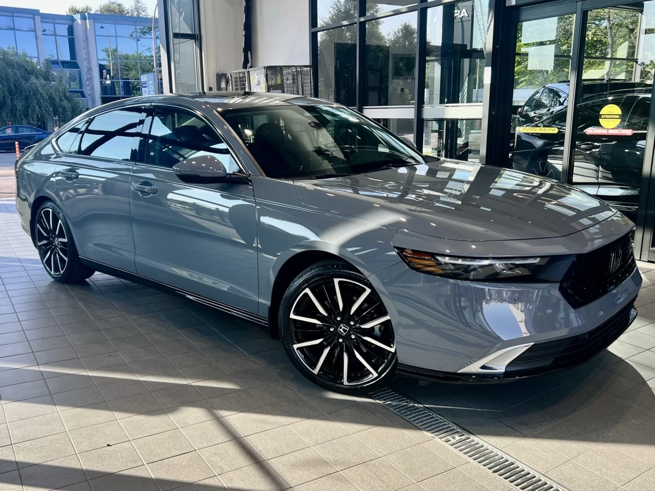 2023 Honda Accord Touring https://www.acuramontrealcentre.com/resize/b990ff35b810a3abc0cc817b2ca24889-1