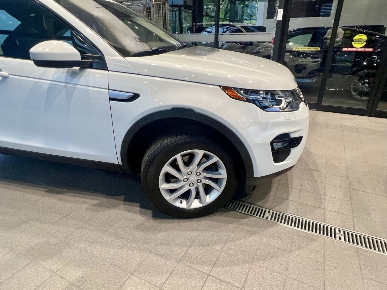 2019 Land Rover Discovery Sport HSE https://www.acuramontrealcentre.com/resize/b990ff35b810a3abc0cc817b2ca24889-1