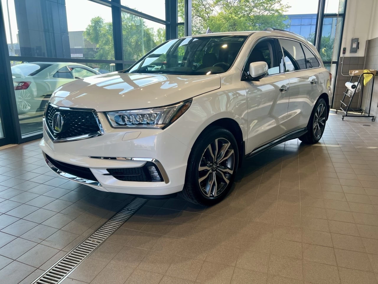 2020 Acura MDX Elite https://www.acuramontrealcentre.com/resize/b990ff35b810a3abc0cc817b2ca24889-1