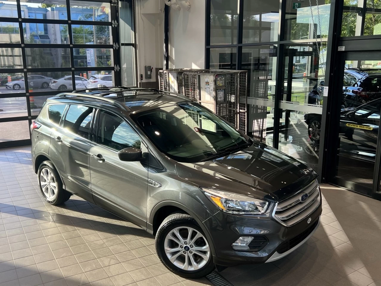 2018 Ford Escape SE https://www.acuramontrealcentre.com/resize/b990ff35b810a3abc0cc817b2ca24889-1