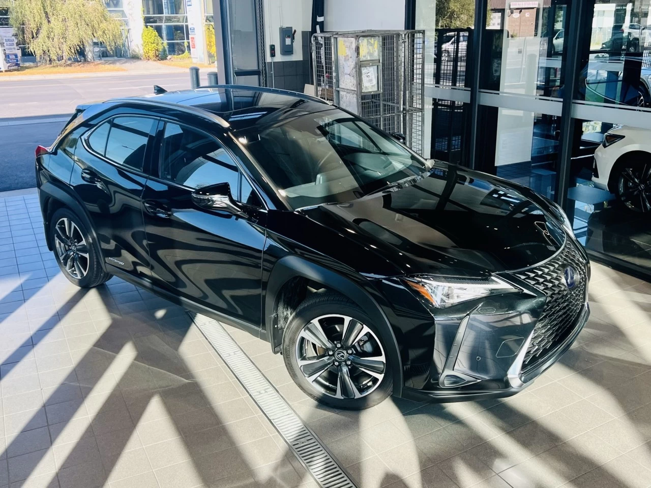 2020 Lexus UX250h UX 250h https://www.acuramontrealcentre.com/resize/b990ff35b810a3abc0cc817b2ca24889-1