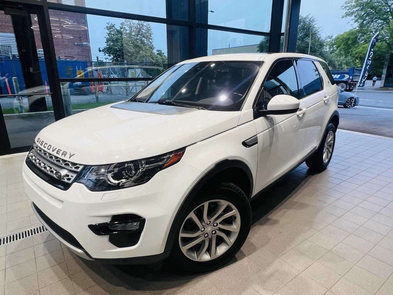 2019 Land Rover Discovery Sport HSE https://www.acuramontrealcentre.com/resize/b990ff35b810a3abc0cc817b2ca24889-1