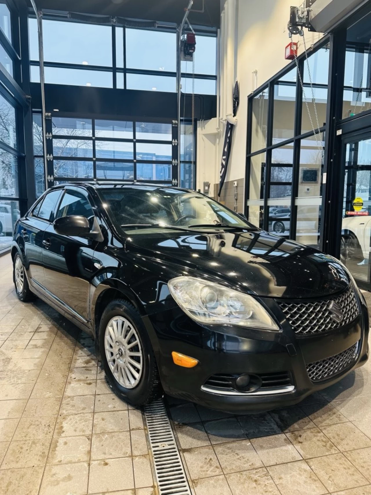 2011 Suzuki Kizashi AWD https://www.acuramontrealcentre.com/resize/b990ff35b810a3abc0cc817b2ca24889-1