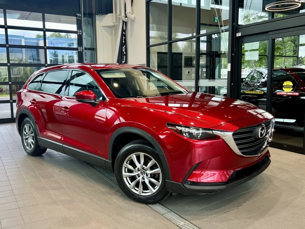 2018 Mazda CX-9 GS-L https://www.acuramontrealcentre.com/resize/b990ff35b810a3abc0cc817b2ca24889-1