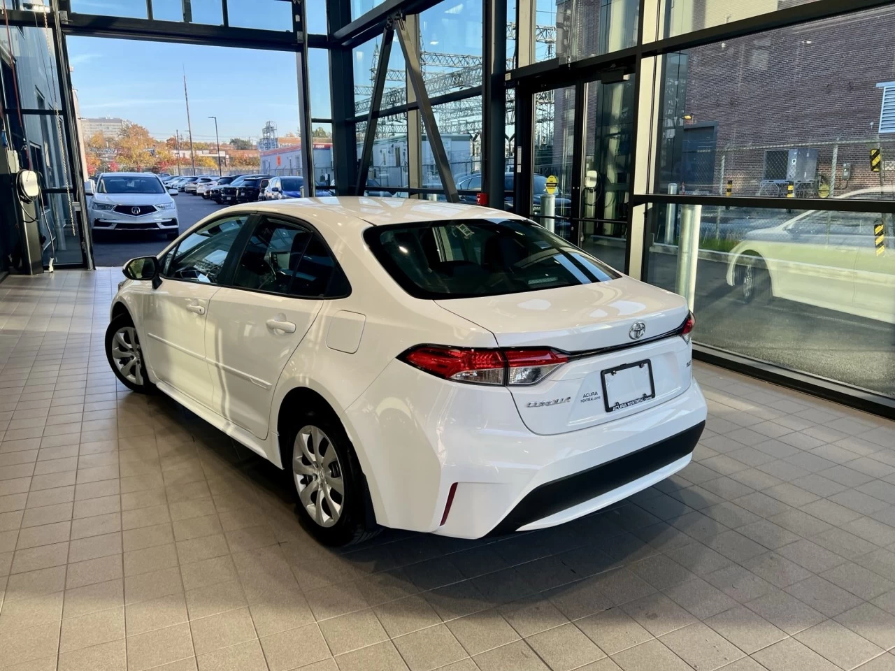 2021 Toyota Corolla LE https://www.acuramontrealcentre.com/resize/b990ff35b810a3abc0cc817b2ca24889-1