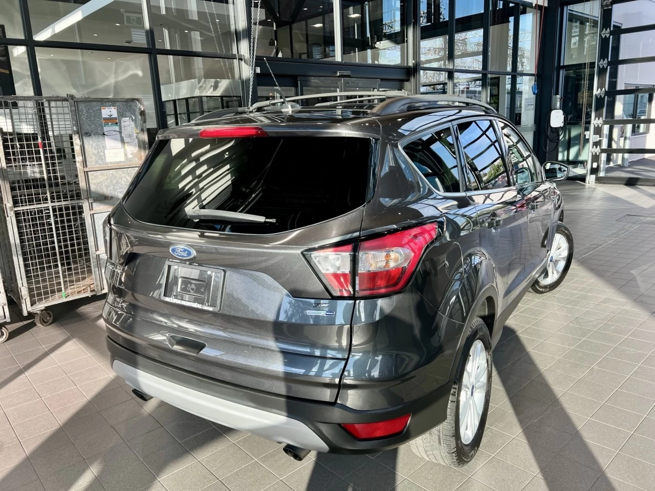 2018 Ford Escape SE https://www.acuramontrealcentre.com/resize/b990ff35b810a3abc0cc817b2ca24889-1