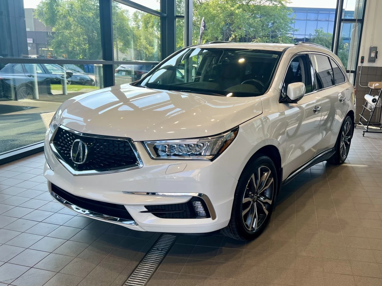 2020 Acura MDX Elite https://www.acuramontrealcentre.com/resize/b990ff35b810a3abc0cc817b2ca24889-1