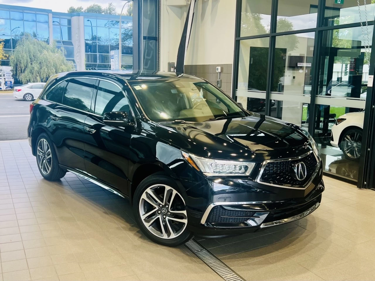 2017 Acura MDX Nav Pkg https://www.acuramontrealcentre.com/resize/b990ff35b810a3abc0cc817b2ca24889-1