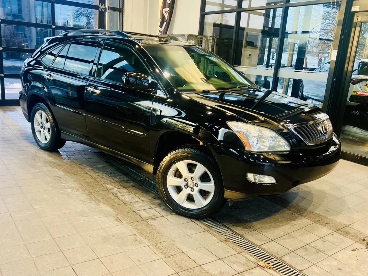 2009 Lexus RX350 4WD https://www.acuramontrealcentre.com/resize/b990ff35b810a3abc0cc817b2ca24889-1