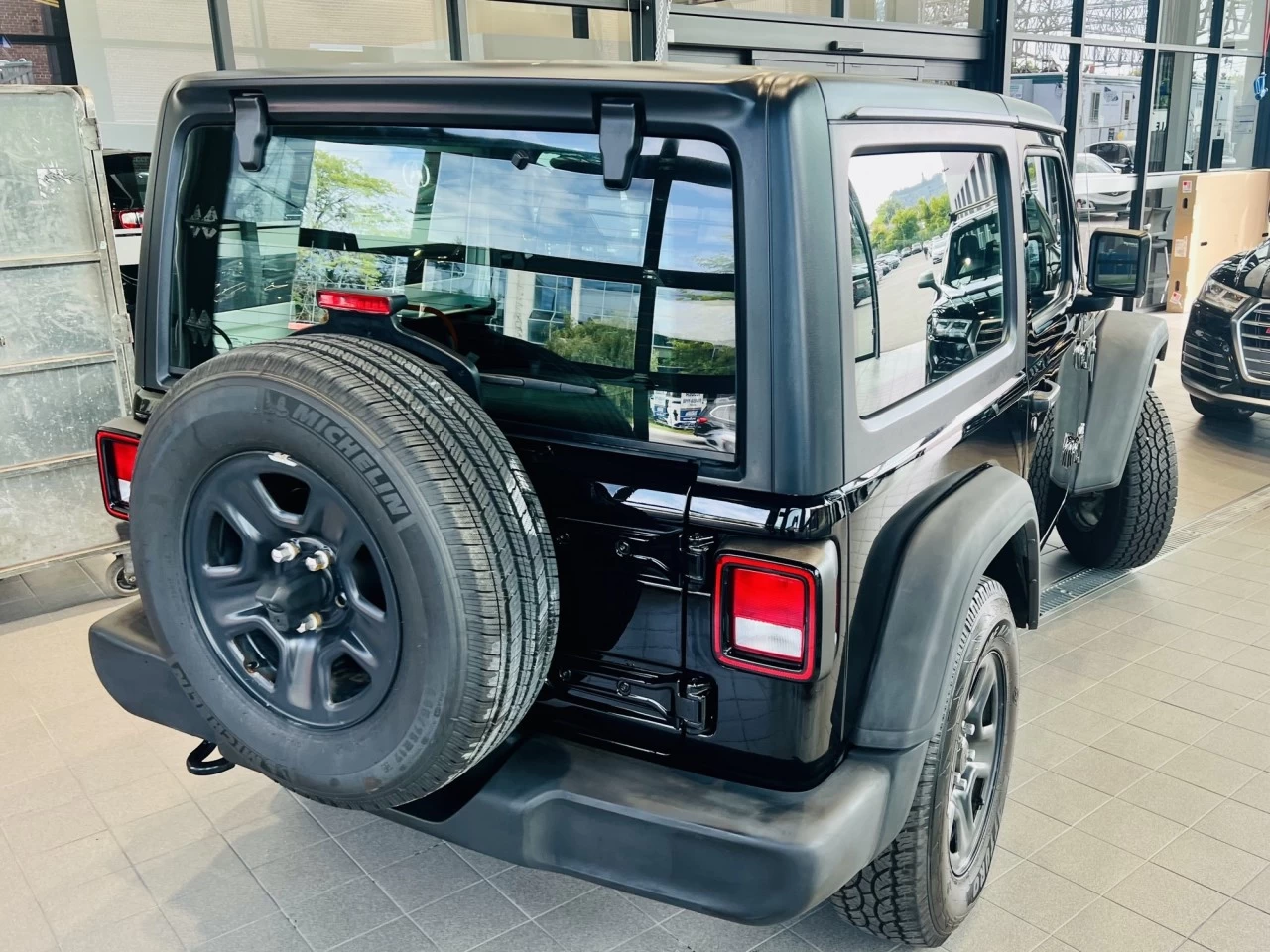 2020 Jeep Wrangler Sport https://www.acuramontrealcentre.com/resize/b990ff35b810a3abc0cc817b2ca24889-1