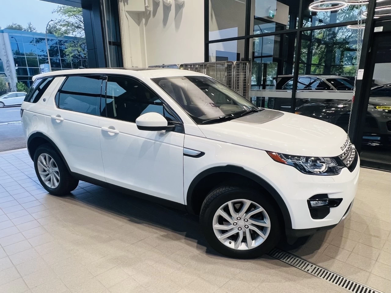 2019 Land Rover Discovery Sport HSE https://www.acuramontrealcentre.com/resize/b990ff35b810a3abc0cc817b2ca24889-1