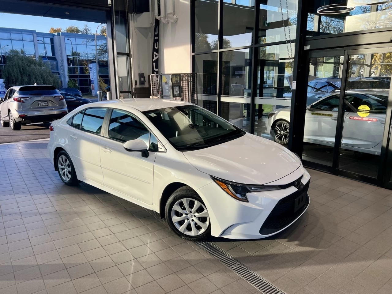 2021 Toyota Corolla LE https://www.acuramontrealcentre.com/resize/b990ff35b810a3abc0cc817b2ca24889-1