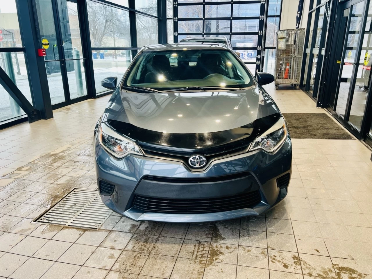 2014 Toyota Corolla LE https://www.acuramontrealcentre.com/resize/b990ff35b810a3abc0cc817b2ca24889-1