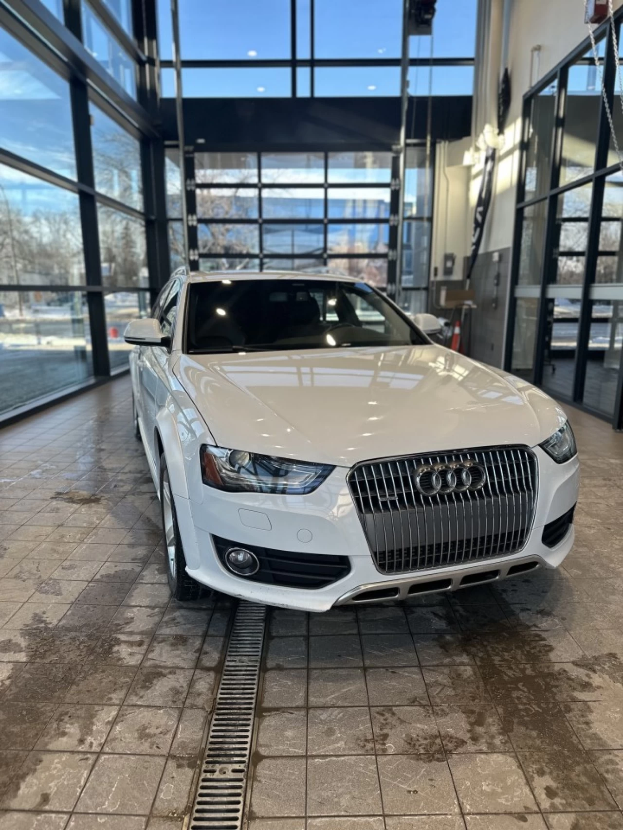 2013 Audi A4 allroad Premium https://www.acuramontrealcentre.com/resize/b990ff35b810a3abc0cc817b2ca24889-1