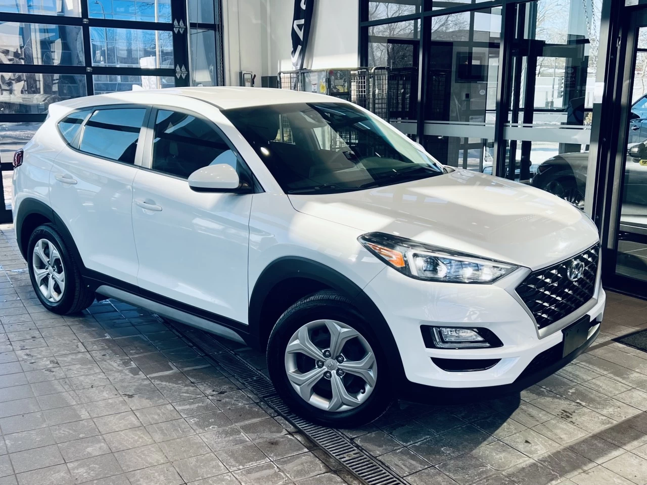 2021 Hyundai Tucson  https://www.acuramontrealcentre.com/resize/b990ff35b810a3abc0cc817b2ca24889-1