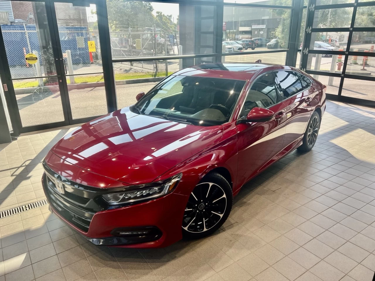 2018 Honda Accord Sport https://www.acuramontrealcentre.com/resize/b990ff35b810a3abc0cc817b2ca24889-1