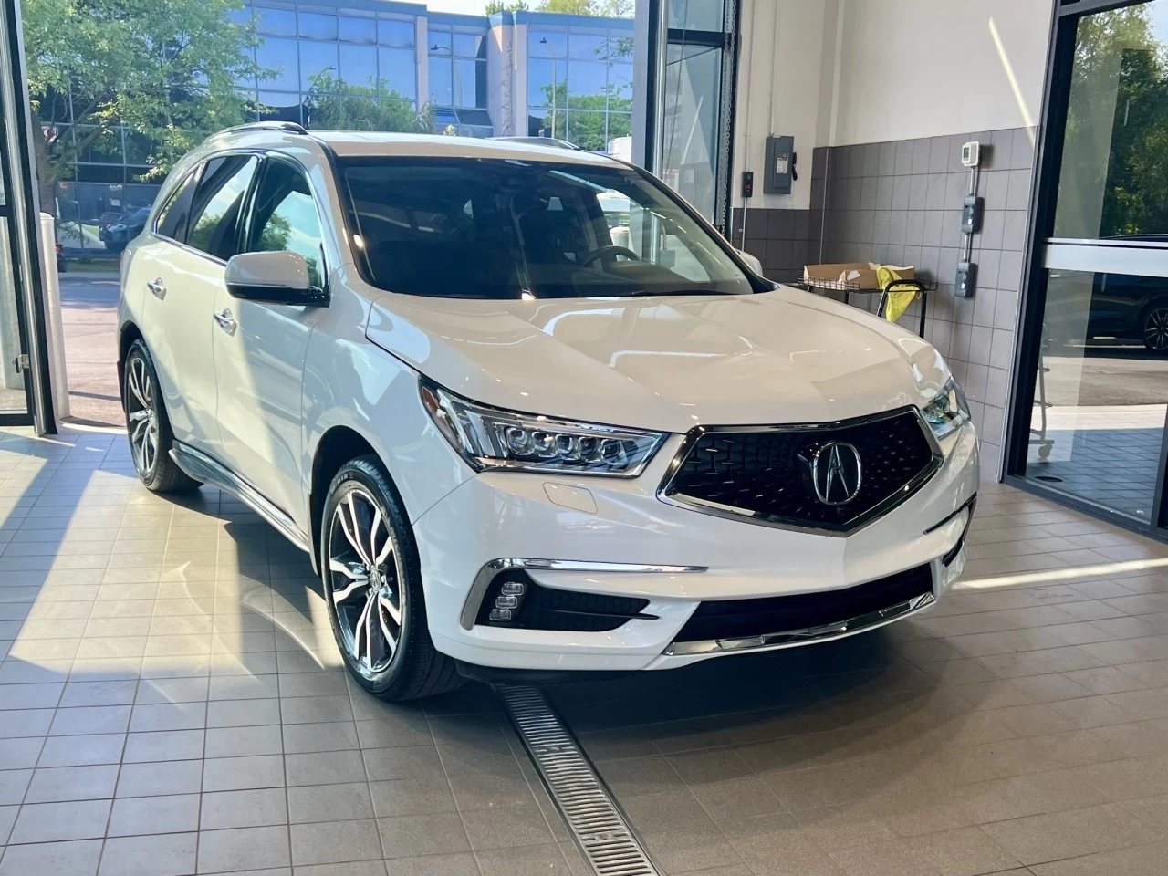 2020 Acura MDX Elite https://www.acuramontrealcentre.com/resize/b990ff35b810a3abc0cc817b2ca24889-1