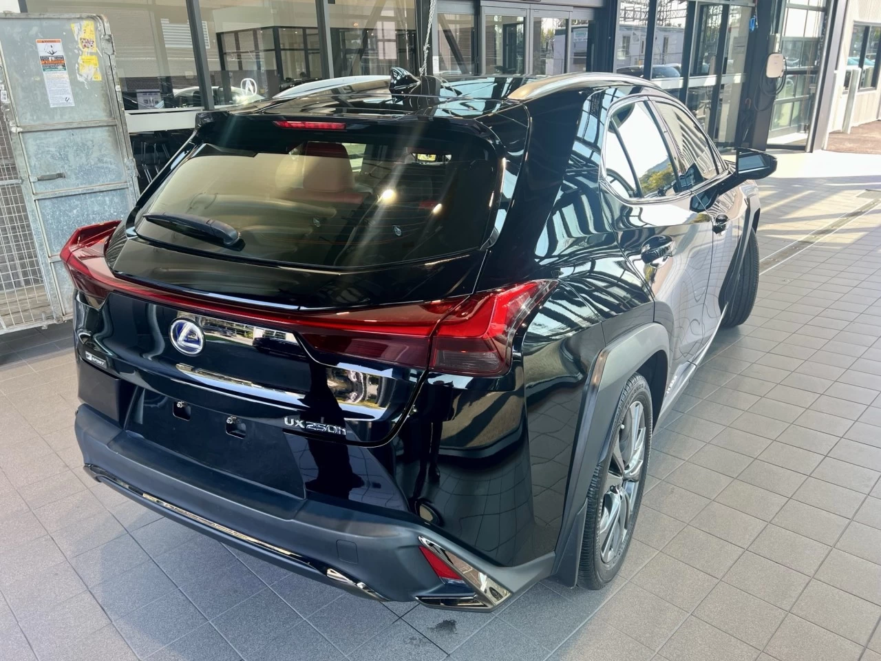 2020 Lexus UX UX 250h https://www.acuramontrealcentre.com/resize/b990ff35b810a3abc0cc817b2ca24889-1