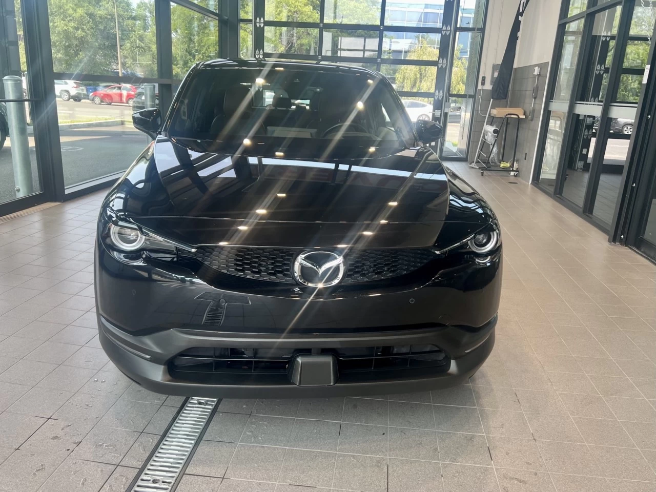 2022 Mazda MX-30 EV GT https://www.acuramontrealcentre.com/resize/b990ff35b810a3abc0cc817b2ca24889-1