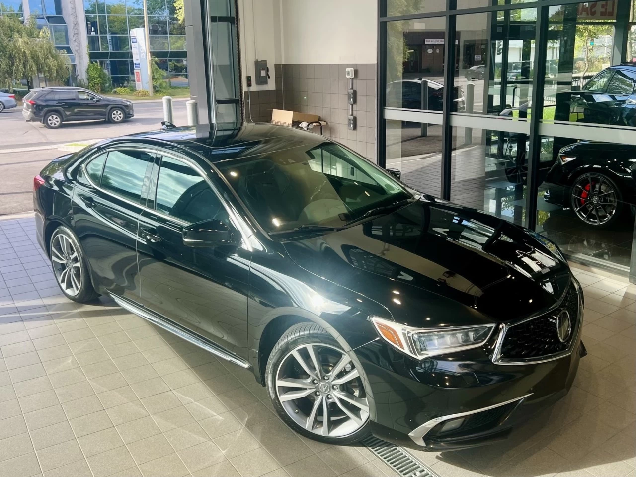 2019 Acura TLX Elite https://www.acuramontrealcentre.com/resize/b990ff35b810a3abc0cc817b2ca24889-1