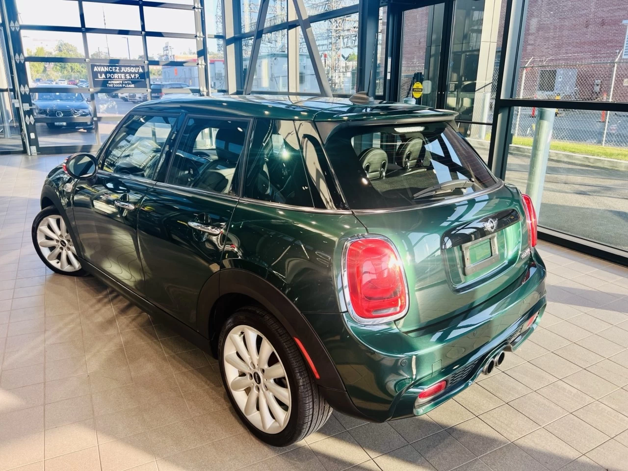 2017 Mini Cooper S - British Racing Green https://www.acuramontrealcentre.com/resize/b990ff35b810a3abc0cc817b2ca24889-1