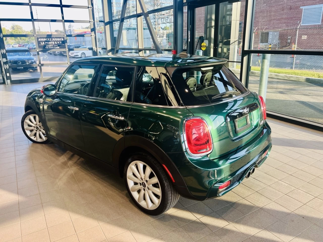 2017 Mini Cooper S - British Racing Green https://www.acuramontrealcentre.com/resize/b990ff35b810a3abc0cc817b2ca24889-1